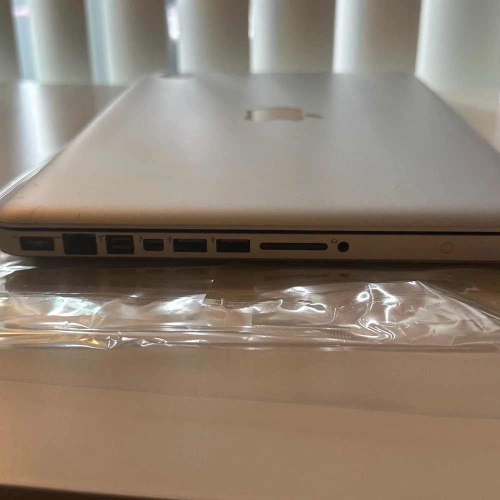 MacBook Pro - Picture 3 of 6